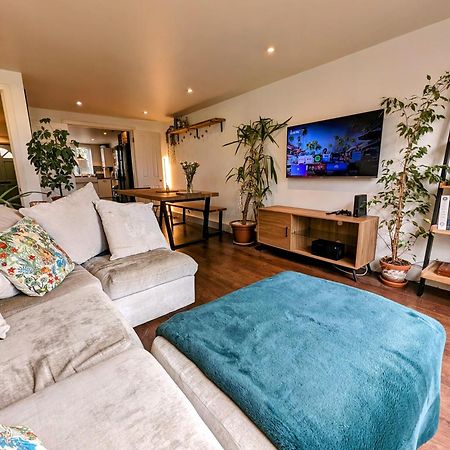 Modern Well Presented Apartment With Garden Лондон Екстериор снимка